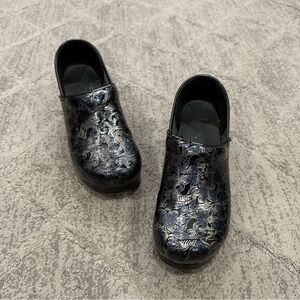 Dansko Henna Mosaic Floral Clogs EU 41